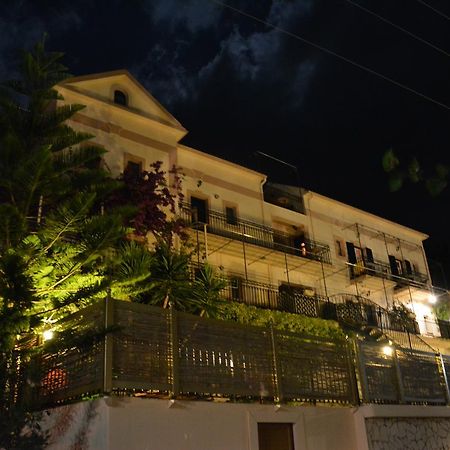 Aristotelis Apartments Frikes Екстер'єр фото