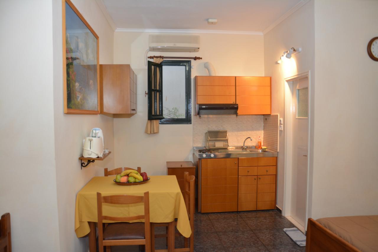 Aristotelis Apartments Frikes Екстер'єр фото